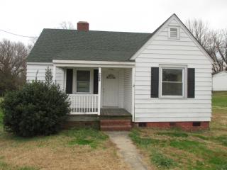 3308 Oaklawn Blvd, Hopewell VA  23860-4704 exterior