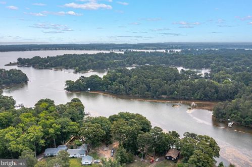 26 Mount Holly Ct, Montross VA  22520-4110 exterior