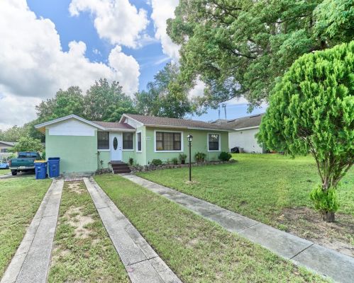 402 Palm Ave, Howey In The Hills, FL 34737-3311