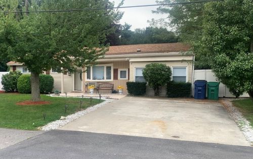 14 Independence Dr, Warwick, RI 02888-3605