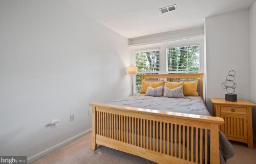 6724 Emmanuel Ct, Gainesville VA  20155-1492 exterior