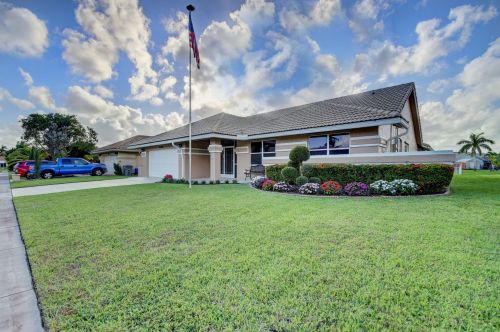 9208 Sun Pointe Dr, Boynton Beach, FL 33437-3352