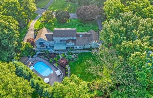 67 Cranbury Dr, Bridgeport, CT 06611-1466