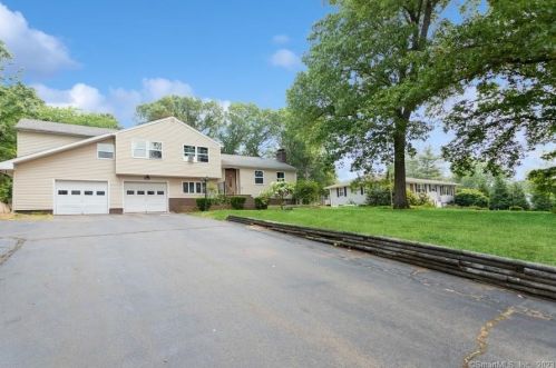 5 Pamela Dr, Wallingford CT  06492-1712 exterior