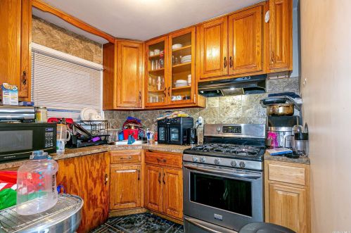 11581 Parkway Dr, Floral Park NY  11003-3934 exterior