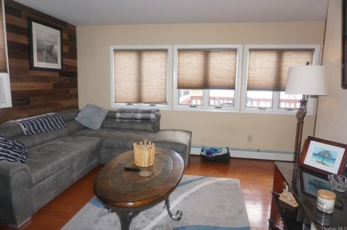 4 Lodge Dr, Greenwood Lake NY  10925-4148 exterior