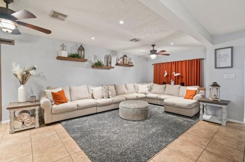 1003 Wallisville Rd, Highlands, TX 77562-4025