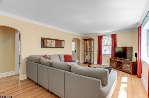42 Hilltop Ave, Berkeley Heights, NJ 07922-2457