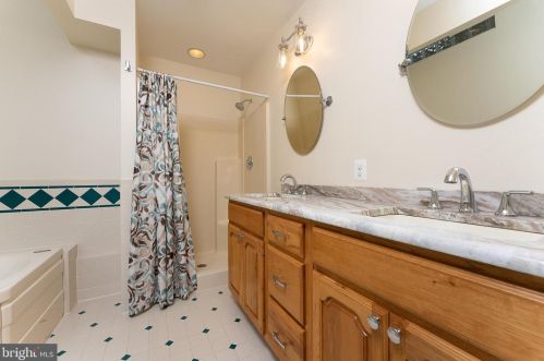 10085 Fox Hound Dr, Nokesville VA  20181-1431 exterior