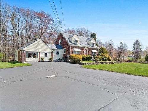 2405 Mendon Rd, Cumberland, RI 02864-3707