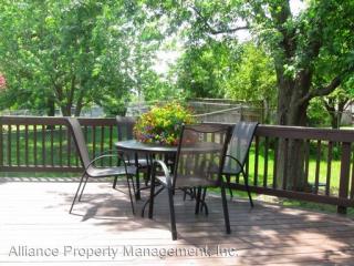 3427 Woods Dr, Manhattan KS  66503-2166 exterior