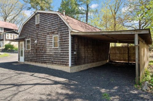 588 Webbs Hill Rd, Stamford CT  06903-3931 exterior
