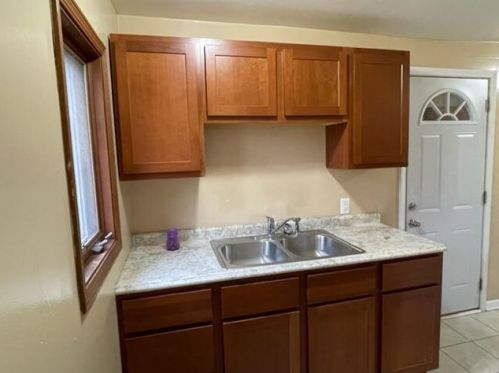 1103 83 St, Kenosha WI 53143-6151 exterior