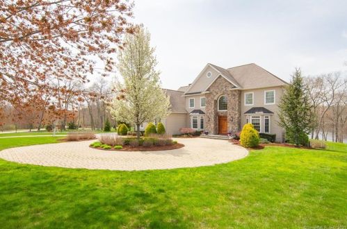 12 Darrows Rdg, East Lyme, CT 06333-1255