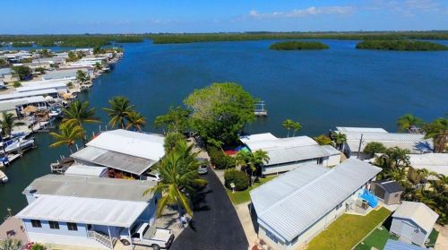 25 Helen Ln, Fort Myers Beach, FL 33931-2940