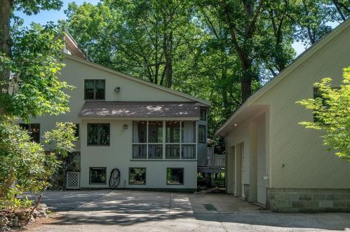 258 Shore Dr, Salem NH  03079-1694 exterior