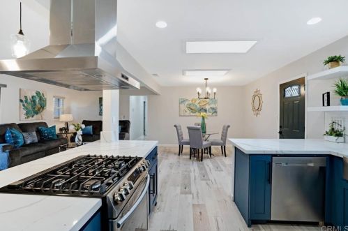 1176 Santa Fe Dr, Encinitas CA  92024-3954 exterior