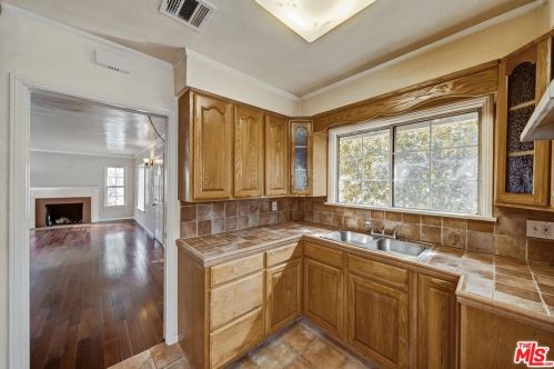 825 Verdugo Rd, Glendale CA  91206-2536 exterior