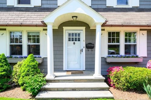 4 Maywood Rd, New Rochelle NY  10804-4706 exterior