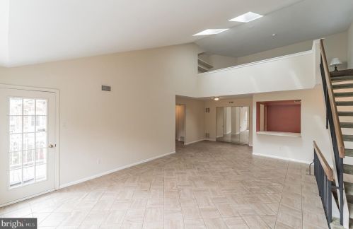 708 Valley Glen Rd, Melrose Park, PA 19027-1747