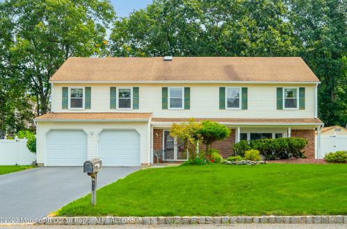 46 Bayberry Dr, Holmdel Village, NJ 07733-1040