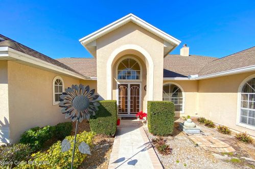 605 39th Ct, Vero Beach, FL 32968-4012