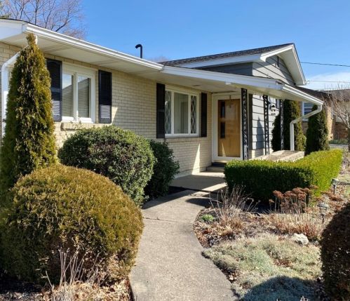 2209 Manor Dr, Ford City, PA 16226-1616