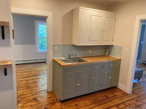 4 Bishop Ct, United States Coast Guard Ac CT  06320-5601 exterior