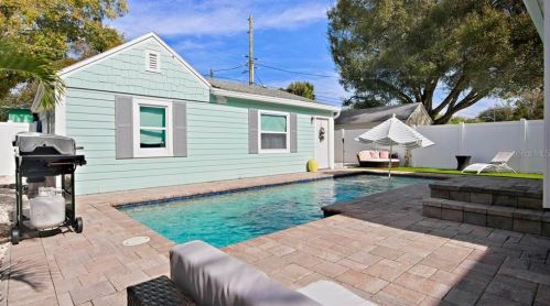 3235 6 Ave, Saint Petersburg FL  33712-1415 exterior