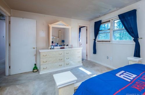 38 Pieper Dr, Wallingford CT  06492-2016 exterior