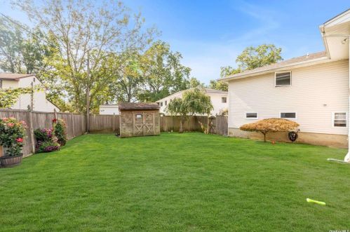 2111 Skipper Ct, North Bellmore NY  11710-3011 exterior