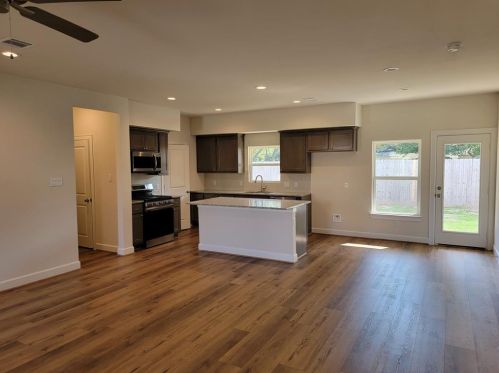 1614 Ladelle St, Dinsmore TX  77488-3428 exterior