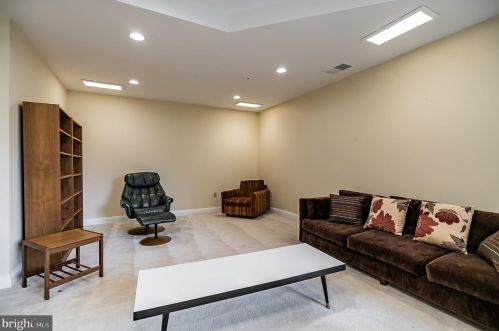 2033 Windrow Dr, Princeton NJ  08540-5023 exterior