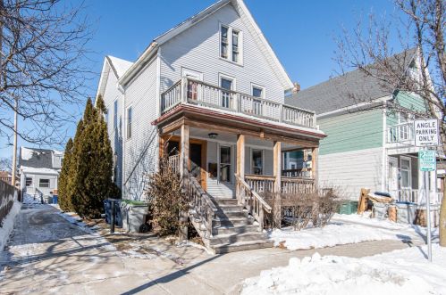 1725 Warren Ave, Milwaukee WI  53202-1616 exterior