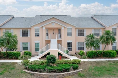 760 Wiggins Lake Dr, Naples, FL 34110-6005