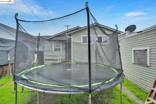 2283 80th Ave, Oakland CA  94605-3266 exterior