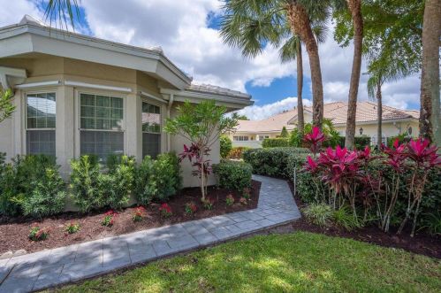 2710 Twin Oaks Way, West Palm Beach, FL 33414-7054