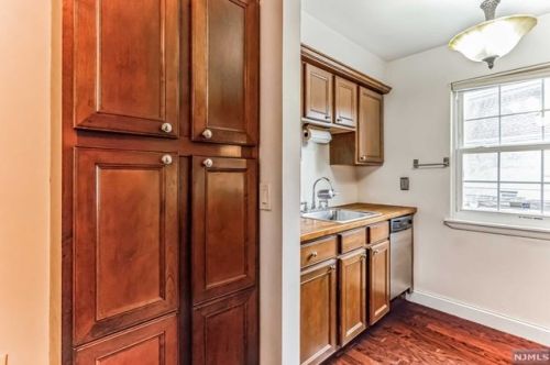 24 Union Ave, Nutley NJ  07110-3301 exterior