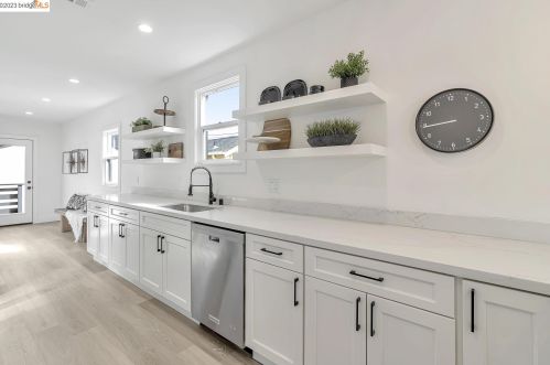 1463 103rd Ave, Oakland, CA 94603-3227