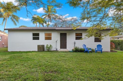 1075 Rordon Ave, Naples FL  34103-4570 exterior