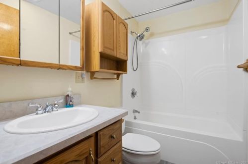 122 Carpenter Rd, New Hartford CT  06057-3003 exterior