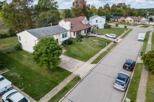 42 Meadow Wood Dr, Florence KY  41042-9323 exterior