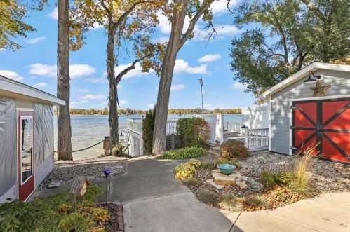 7114 Loomis Rd, Waterford WI  53185-2143 exterior