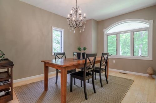 9 New Brg Rd, Brookfield Center CT  06804 exterior