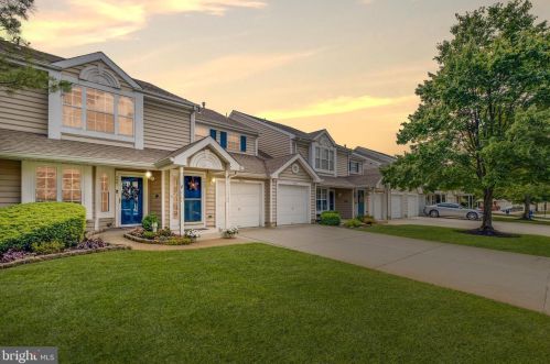 7402 Normandy Dr, Mount Laurel, NJ 08054-5982