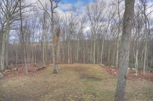 180 Briar Hill Rd, Groton CT  06340-2652 exterior