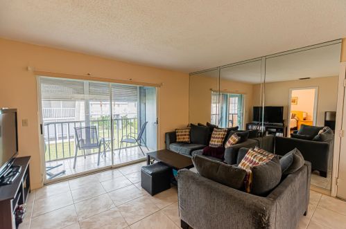 191 Village Dr, Fort Pierce, FL 34952-7704