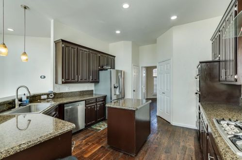 402 Old York Rd, Irving TX 75063-4248 exterior