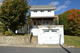 525 Fairview Ave, Bangor, PA 18013-1835