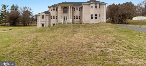 818 Utterback Store Rd, Great Falls, VA 22066-1538